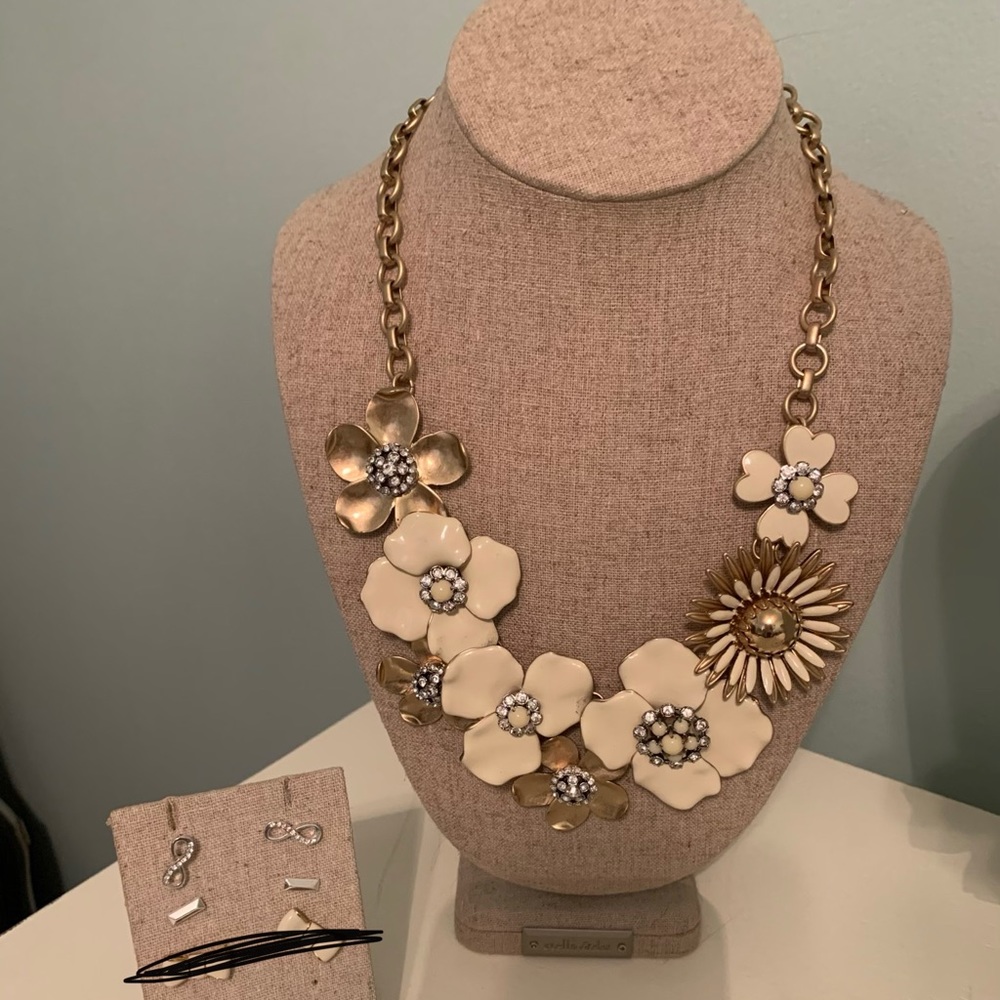 Dot Bloom Necklace